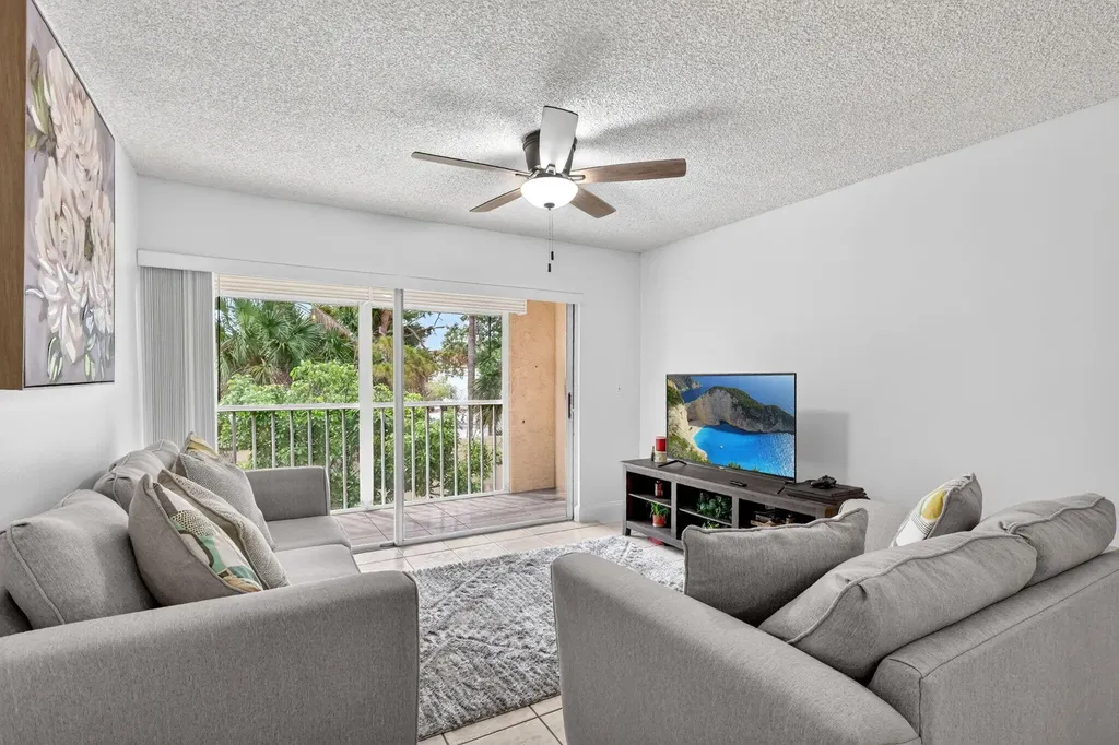 1548 SE Royal Green Circle Port St Lucie FL 34952