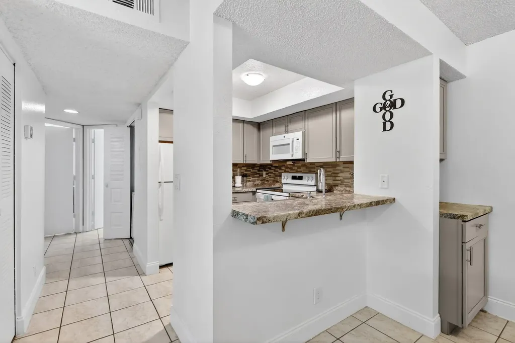1548 SE Royal Green Circle Port St Lucie FL 34952