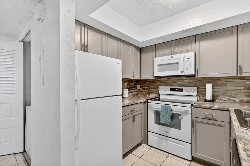1548 SE Royal Green Circle Port St Lucie FL 34952