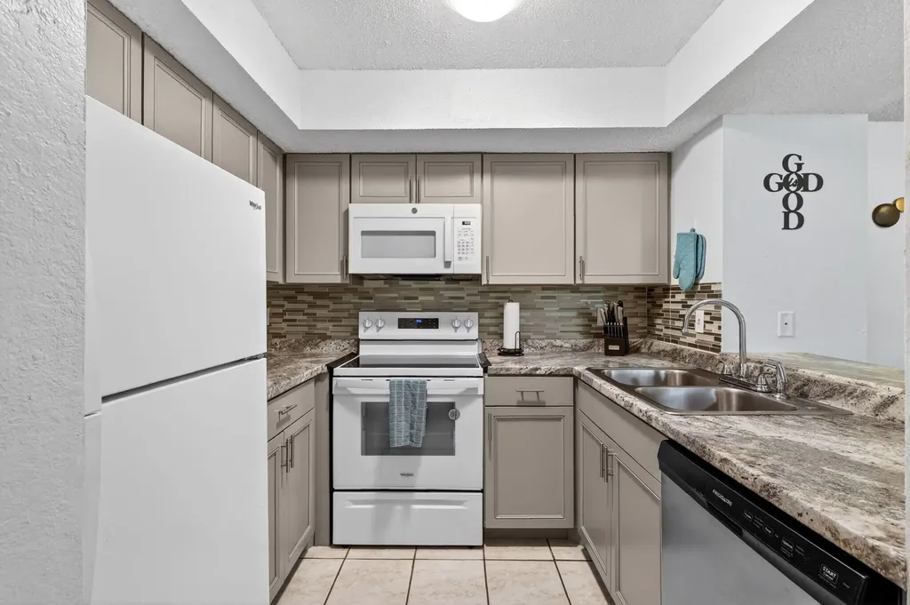 1548 SE Royal Green Circle Port St Lucie FL 34952