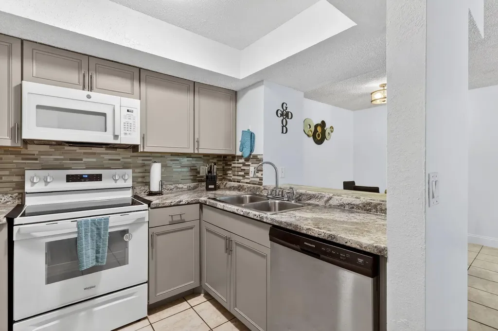 1548 SE Royal Green Circle Port St Lucie FL 34952