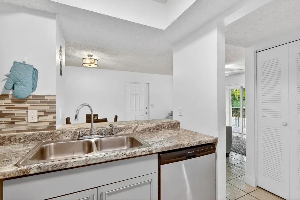1548 SE Royal Green Circle Port St Lucie FL 34952
