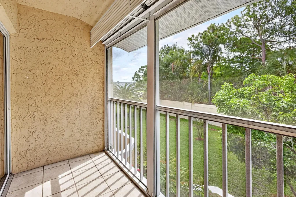 1548 SE Royal Green Circle Port St Lucie FL 34952