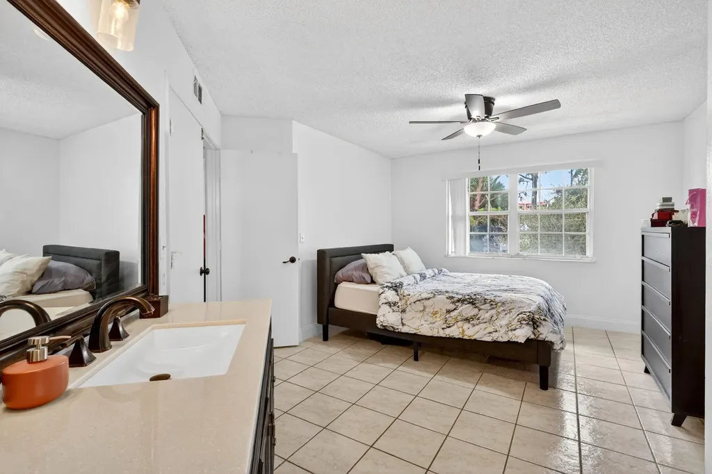1548 SE Royal Green Circle Port St Lucie FL 34952