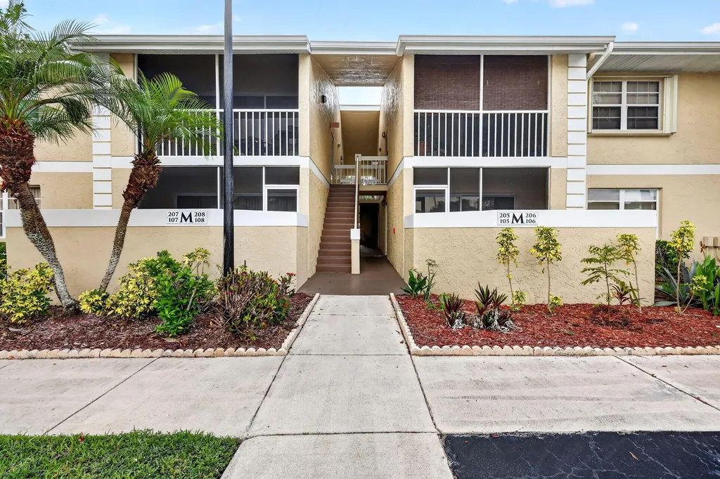 1548 SE Royal Green Circle Port St Lucie FL 34952