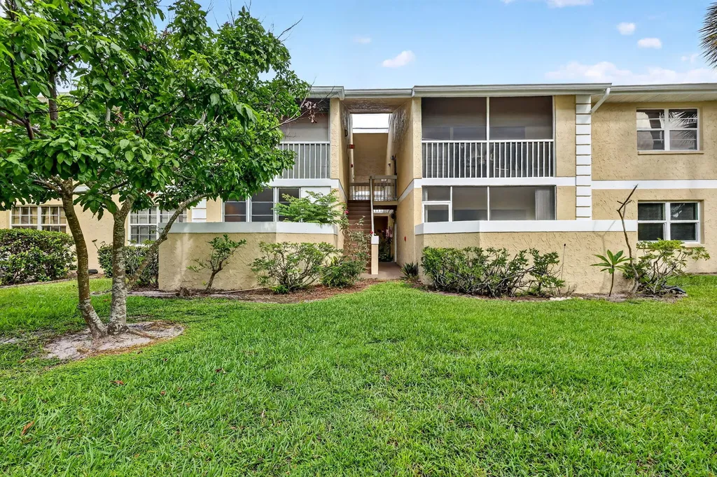 1548 SE Royal Green Circle Port St Lucie FL 34952