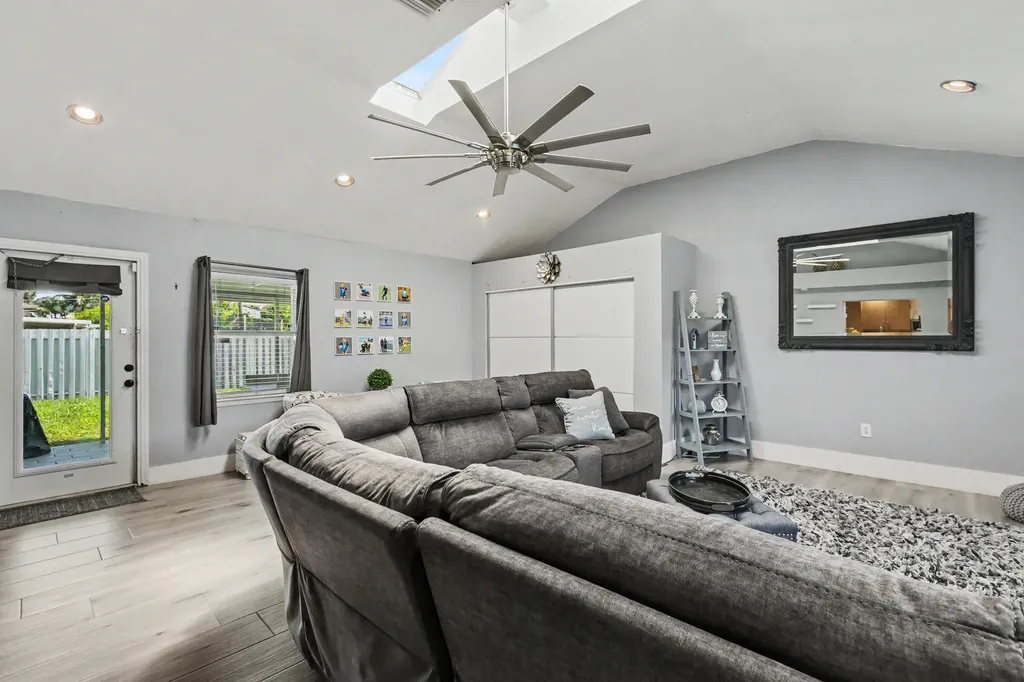 4560 NW 113th Terrace Sunrise FL 33323