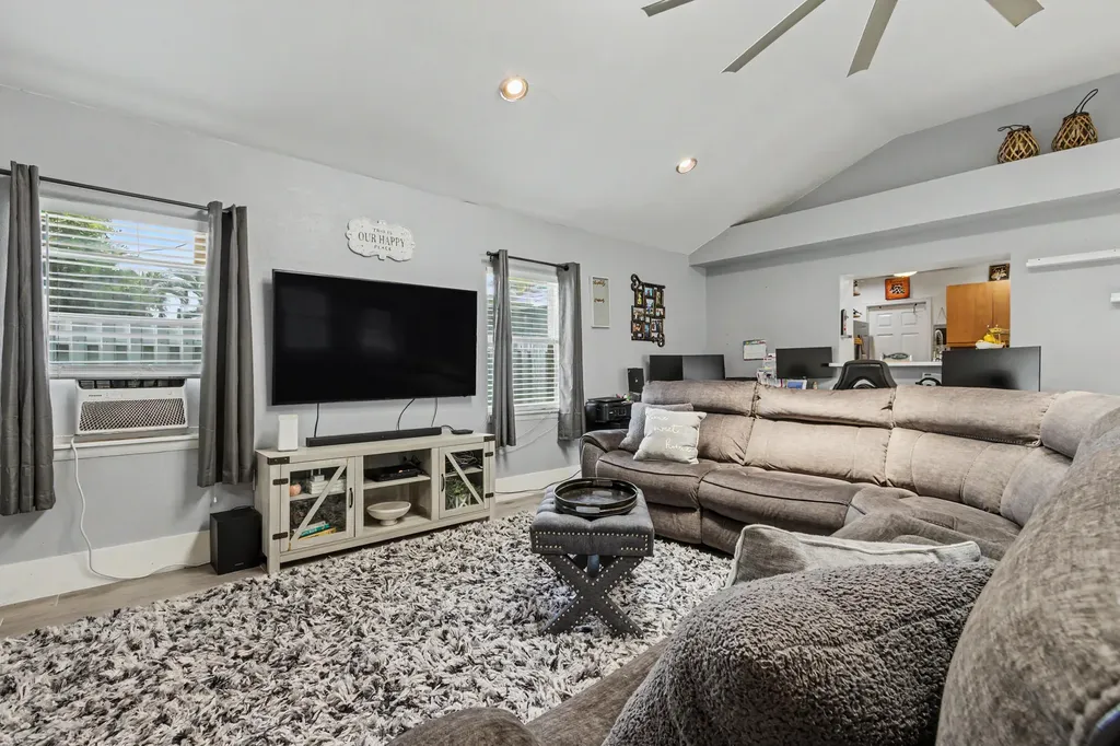 4560 NW 113th Terrace Sunrise FL 33323