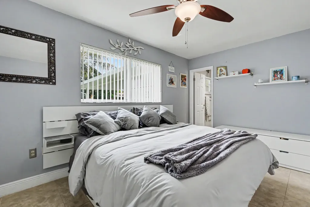 4560 NW 113th Terrace Sunrise FL 33323