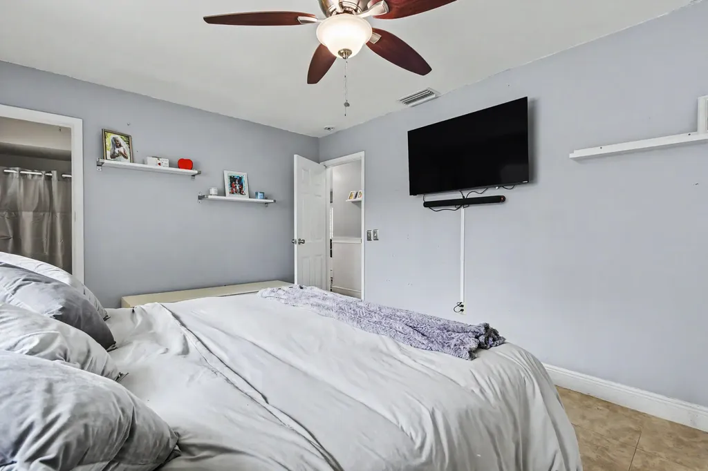 4560 NW 113th Terrace Sunrise FL 33323