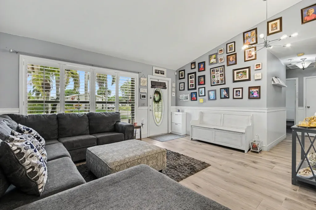 4560 NW 113th Terrace Sunrise FL 33323