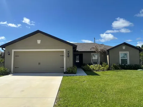 2562 SE Kaycee Court Port St Lucie FL 34952