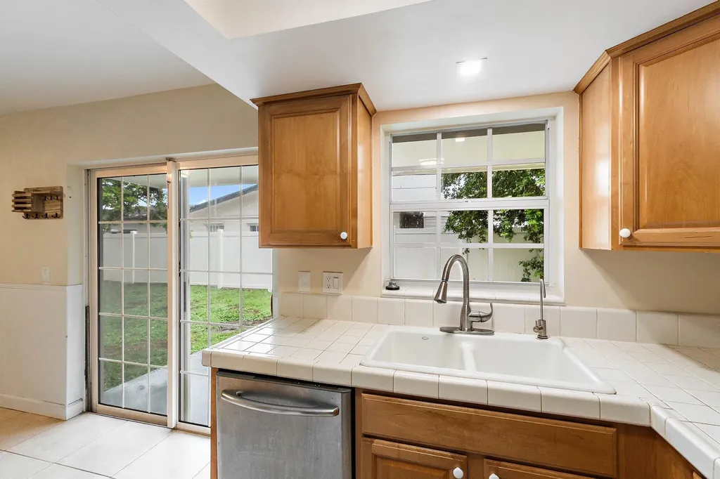 678 Riverside Drive Palm Beach Gardens FL 33410