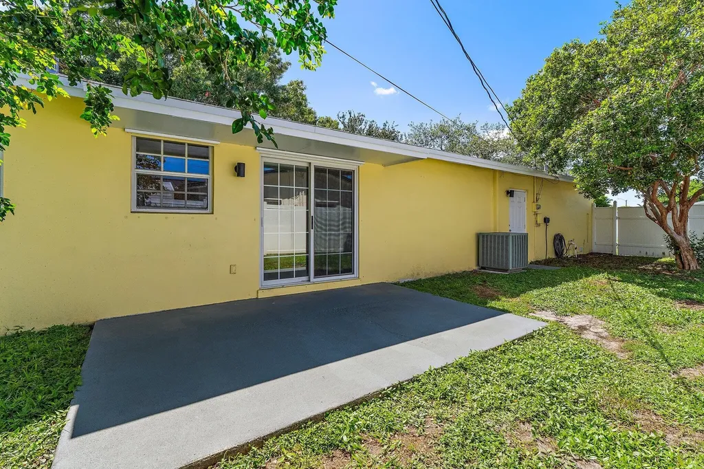 678 Riverside Drive Palm Beach Gardens FL 33410