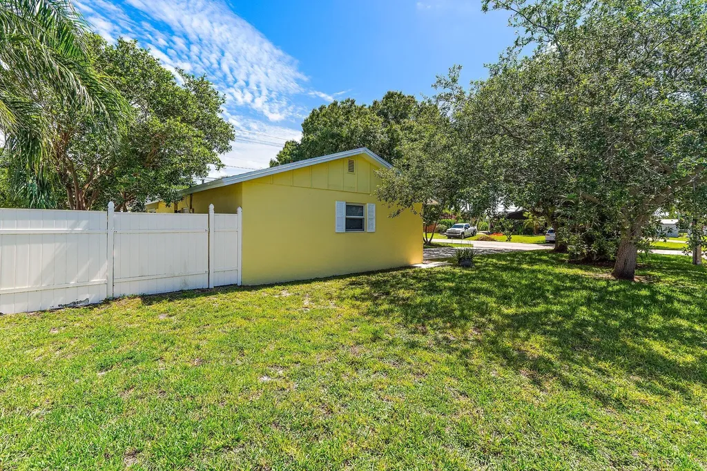 678 Riverside Drive Palm Beach Gardens FL 33410