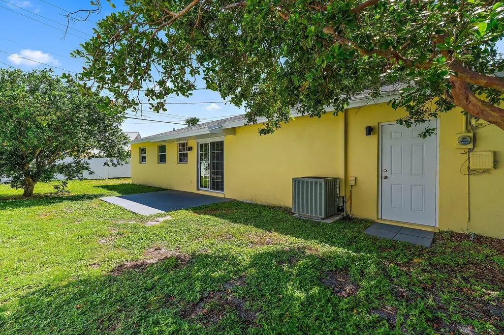 678 Riverside Drive Palm Beach Gardens FL 33410