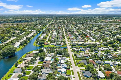 678 Riverside Drive Palm Beach Gardens FL 33410