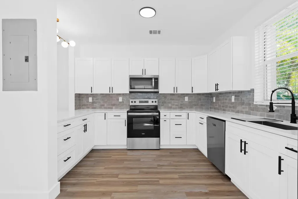 1551 Seagrape Way Hollywood FL 33019