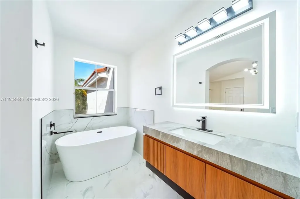 1551 Seagrape Way Hollywood FL 33019