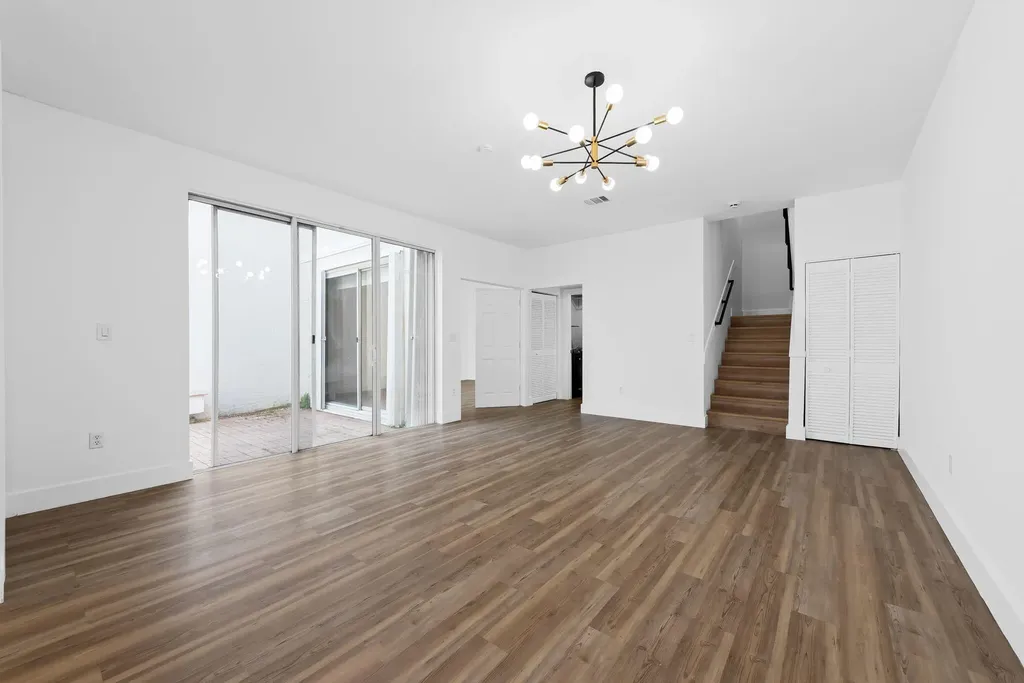 1551 Seagrape Way Hollywood FL 33019