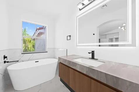 1551 Seagrape Way Hollywood FL 33019