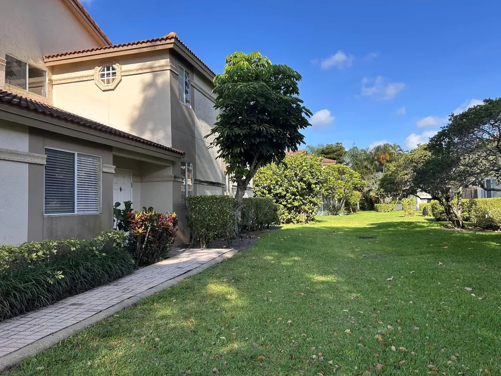 6754 Via Regina Boca Raton FL 33433