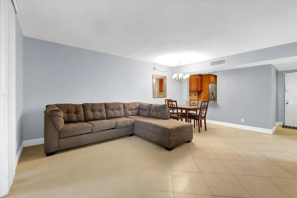 5190 Las Verdes Circle Delray Beach FL 33484