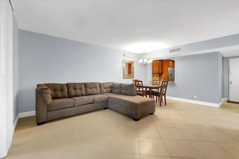 5190 Las Verdes Circle Delray Beach FL 33484