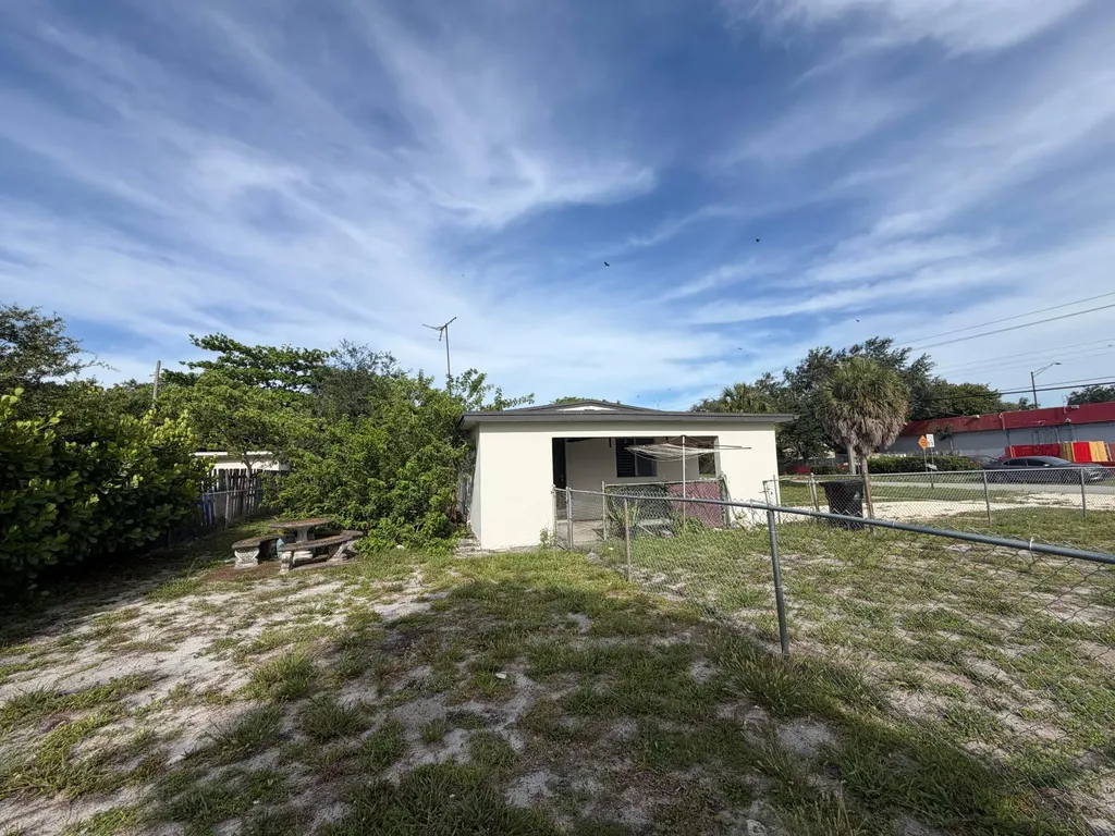 1437 NW 10th Place Fort Lauderdale FL 33311