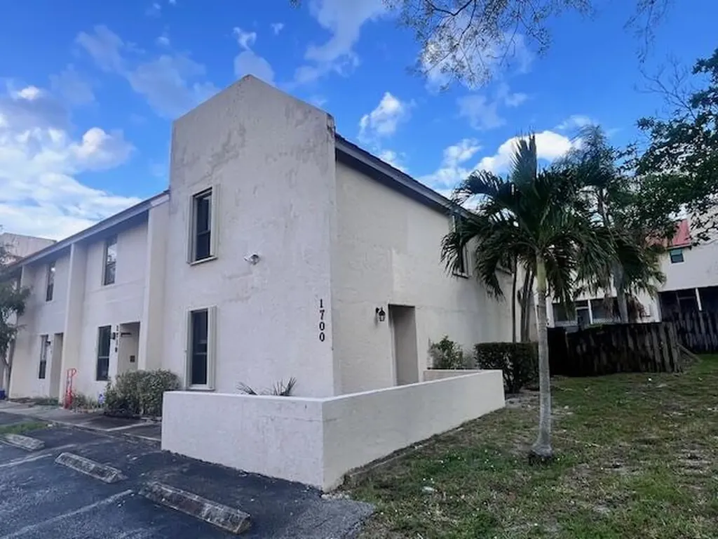 1679 NW 15th Vista Boca Raton FL 33432
