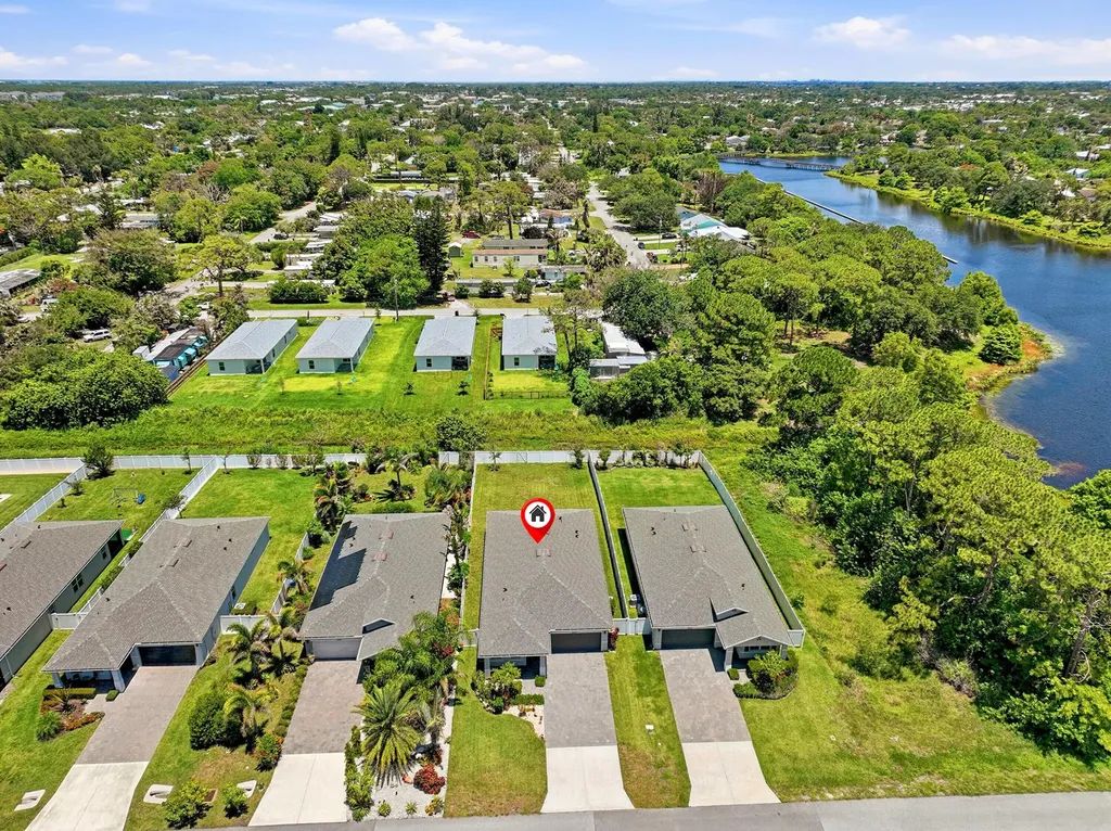 3899 SE Lee Street Stuart FL 34997