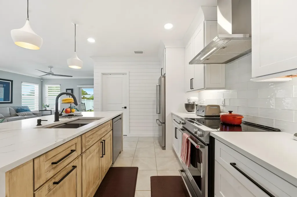 3899 SE Lee Street Stuart FL 34997