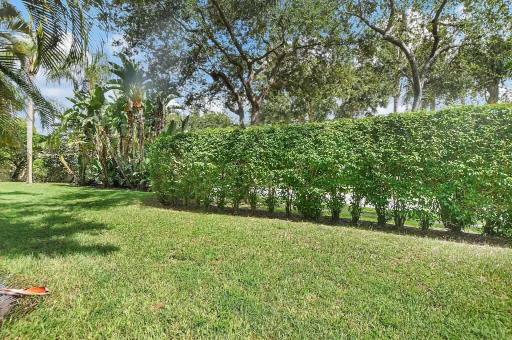 6682 Via Regina Boca Raton FL 33433