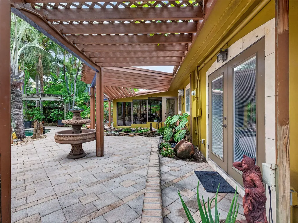 949 NE 25th Avenue Pompano Beach FL 33062
