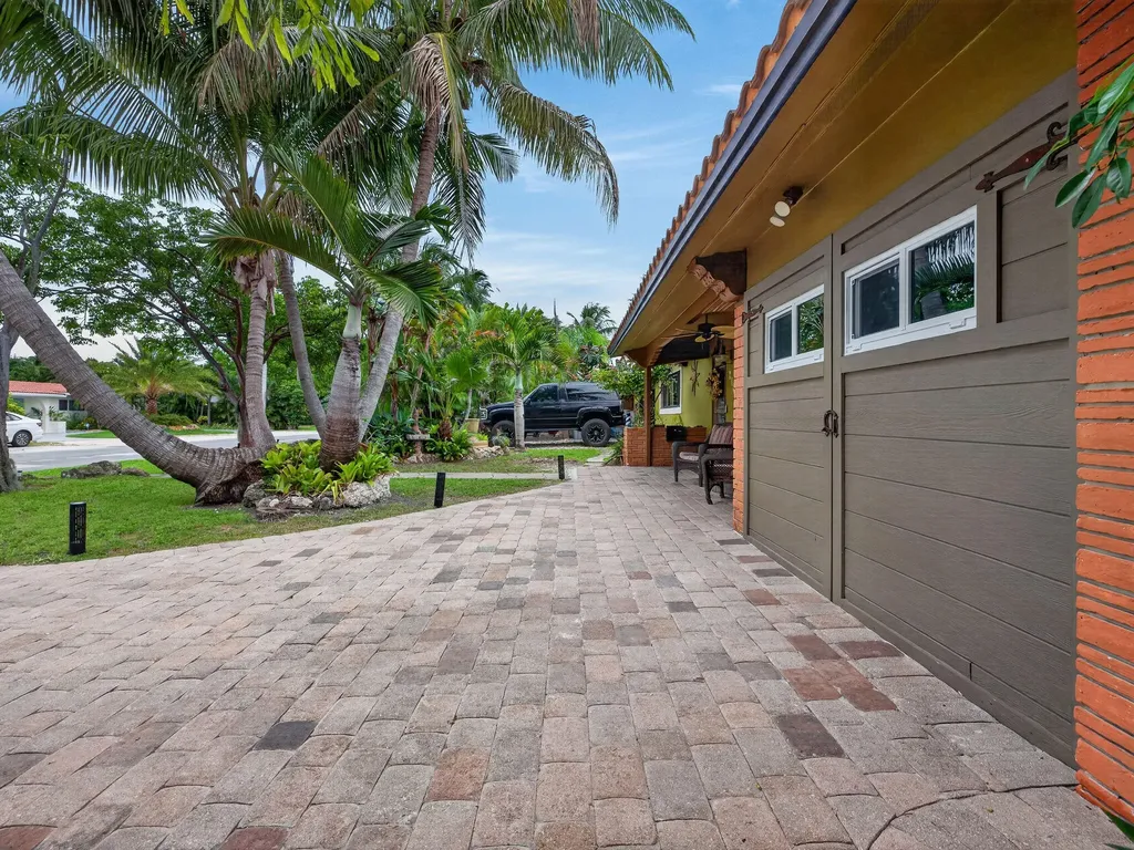 949 NE 25th Avenue Pompano Beach FL 33062