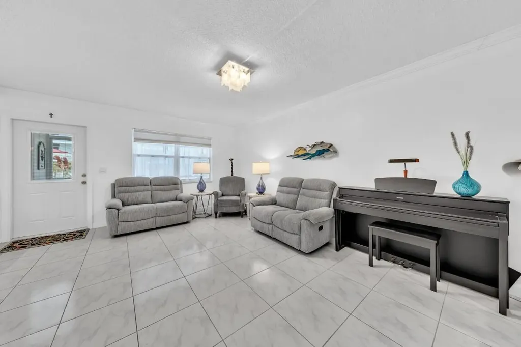 580 Egret Drive Hallandale Beach FL 33009