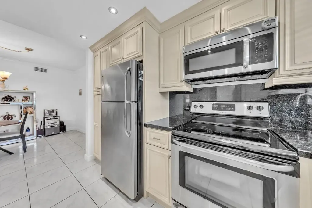 580 Egret Drive Hallandale Beach FL 33009