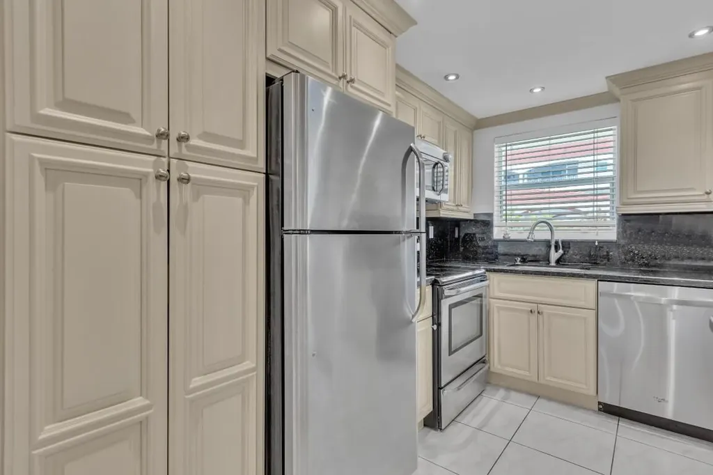 580 Egret Drive Hallandale Beach FL 33009