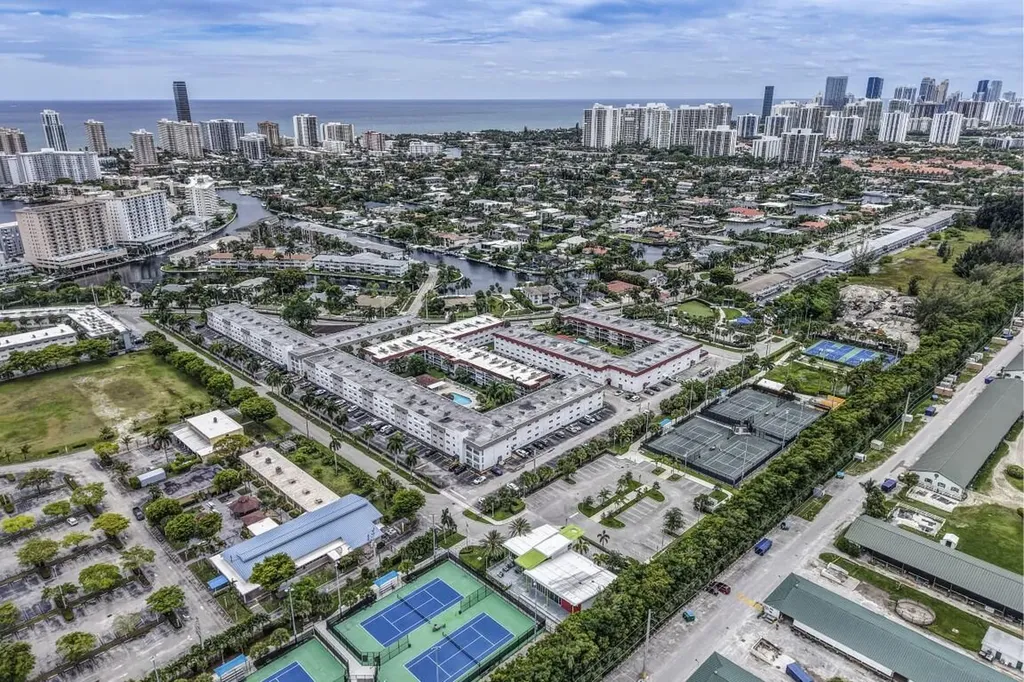 580 Egret Drive Hallandale Beach FL 33009