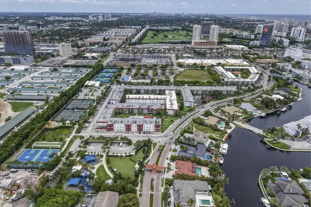 580 Egret Drive Hallandale Beach FL 33009