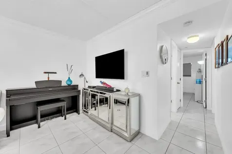 580 Egret Drive Hallandale Beach FL 33009