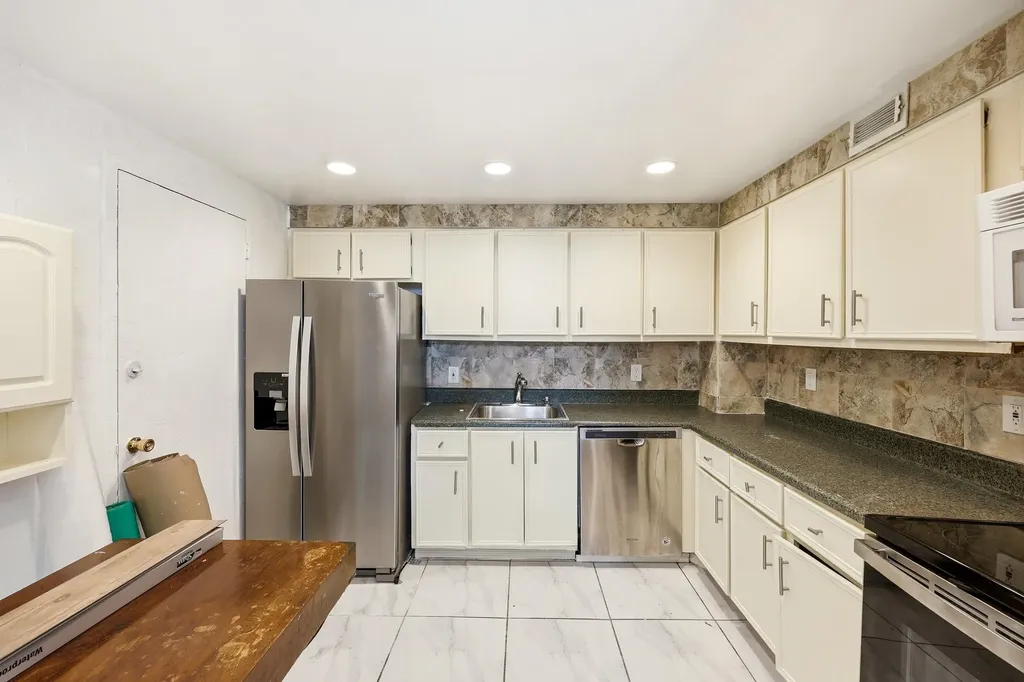 401 Golden Isle Drive Hallandale Beach FL 33009