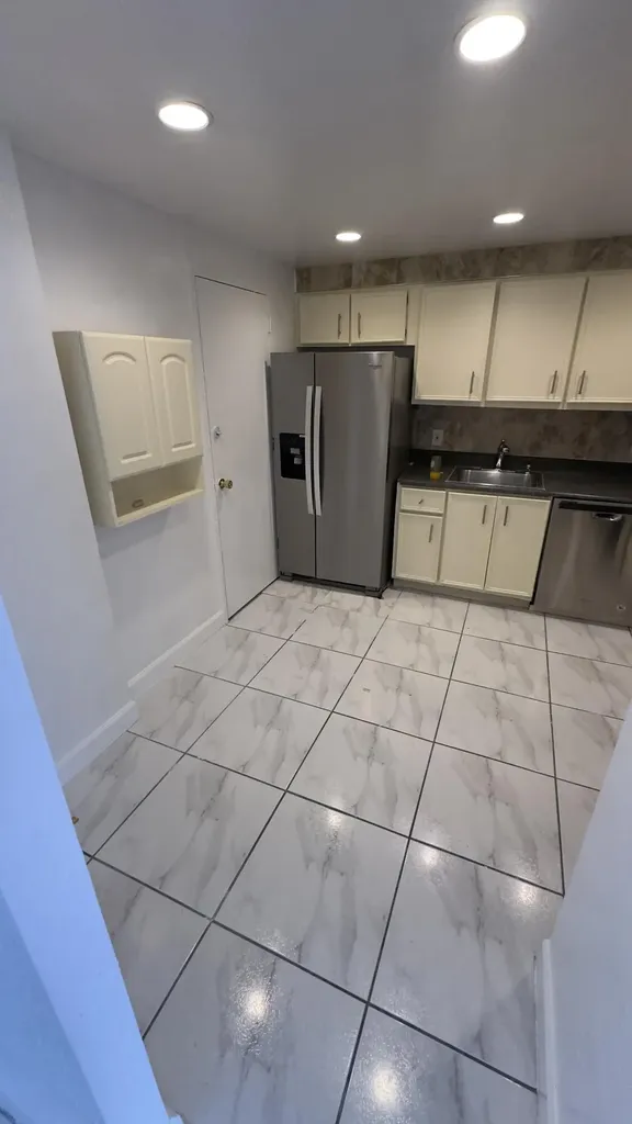 401 Golden Isle Drive Hallandale Beach FL 33009