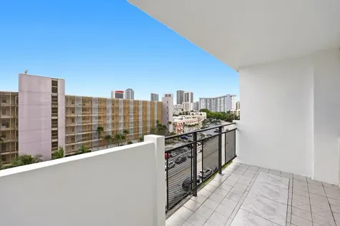 401 Golden Isle Drive Hallandale Beach FL 33009