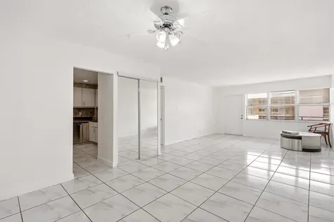 401 Golden Isle Drive Hallandale Beach FL 33009