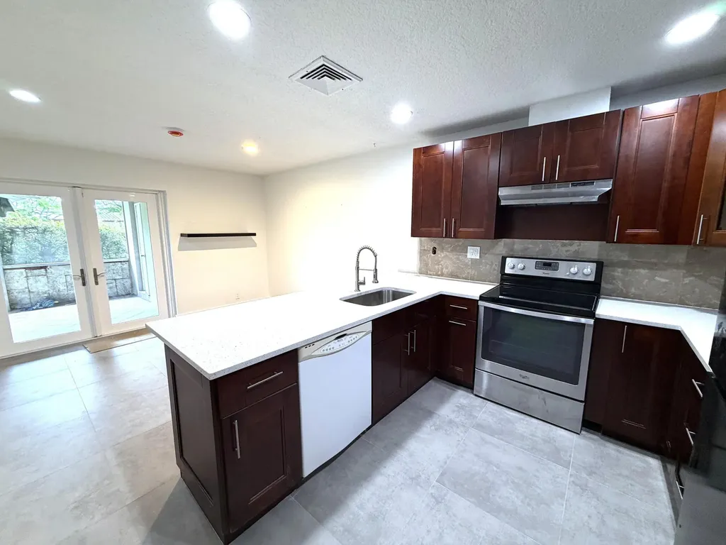 4019 Woodside Drive Coral Springs FL 33065
