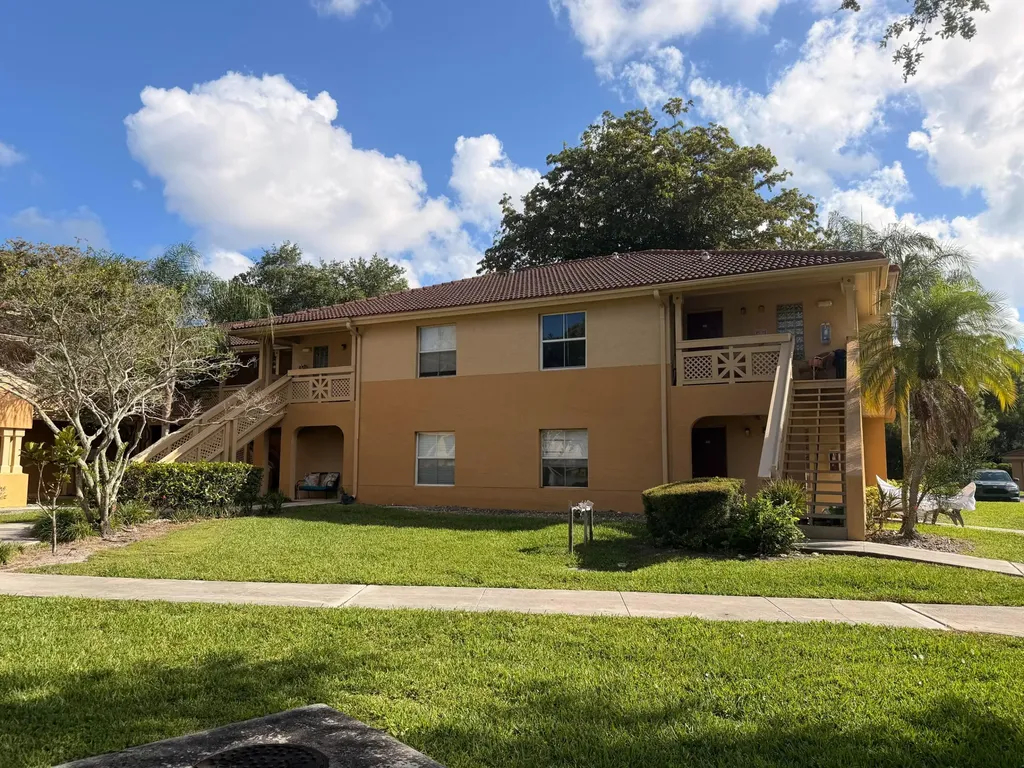 4823 Via Palm Lakes West Palm Beach FL 33417