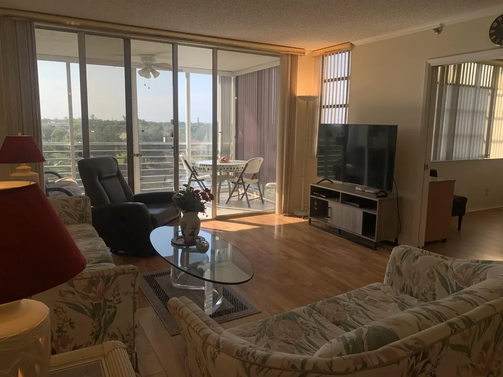 3499 Oaks Way Pompano Beach FL 33069