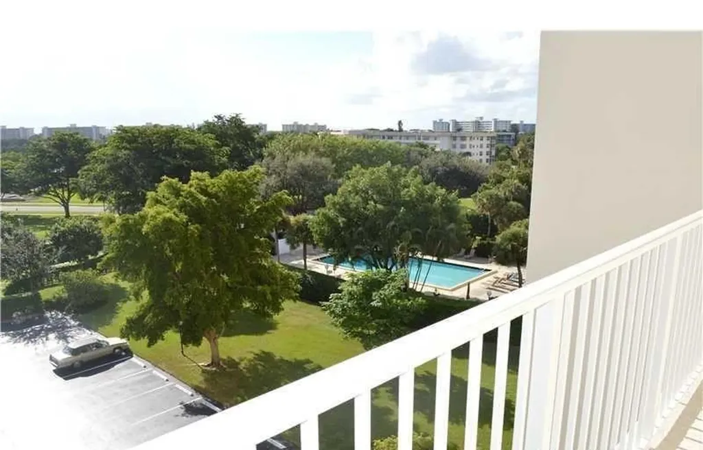 3499 Oaks Way Pompano Beach FL 33069