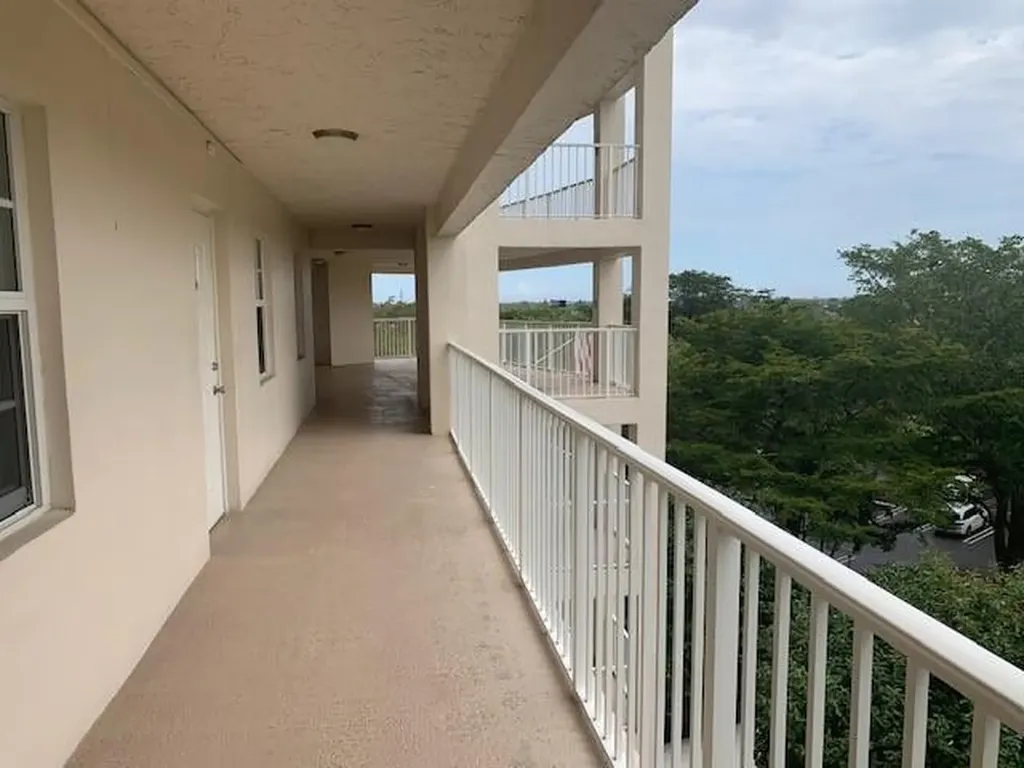 3499 Oaks Way Pompano Beach FL 33069